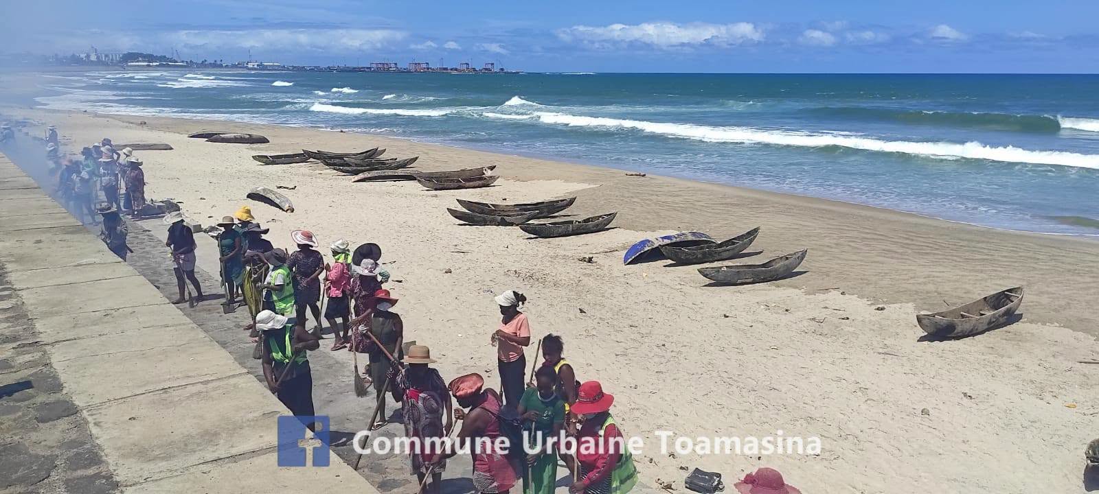 Nidina an-kianja nanadio ireo fako miangona eny amin'ny Voie Rapide ny "Direction Technique" eto anivon'ny Commune Urbaine Toamasina satria toa misy mihevitra fa lasa fanariam-pako ny manodidina.
